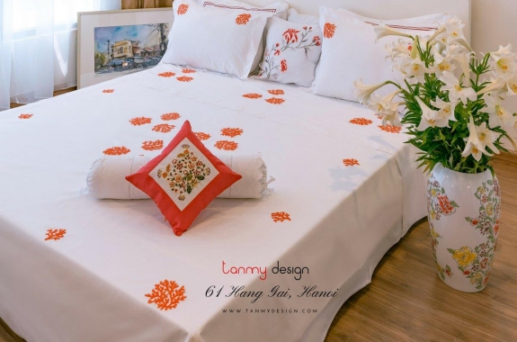 Queen size duvet cover embroidered with coral